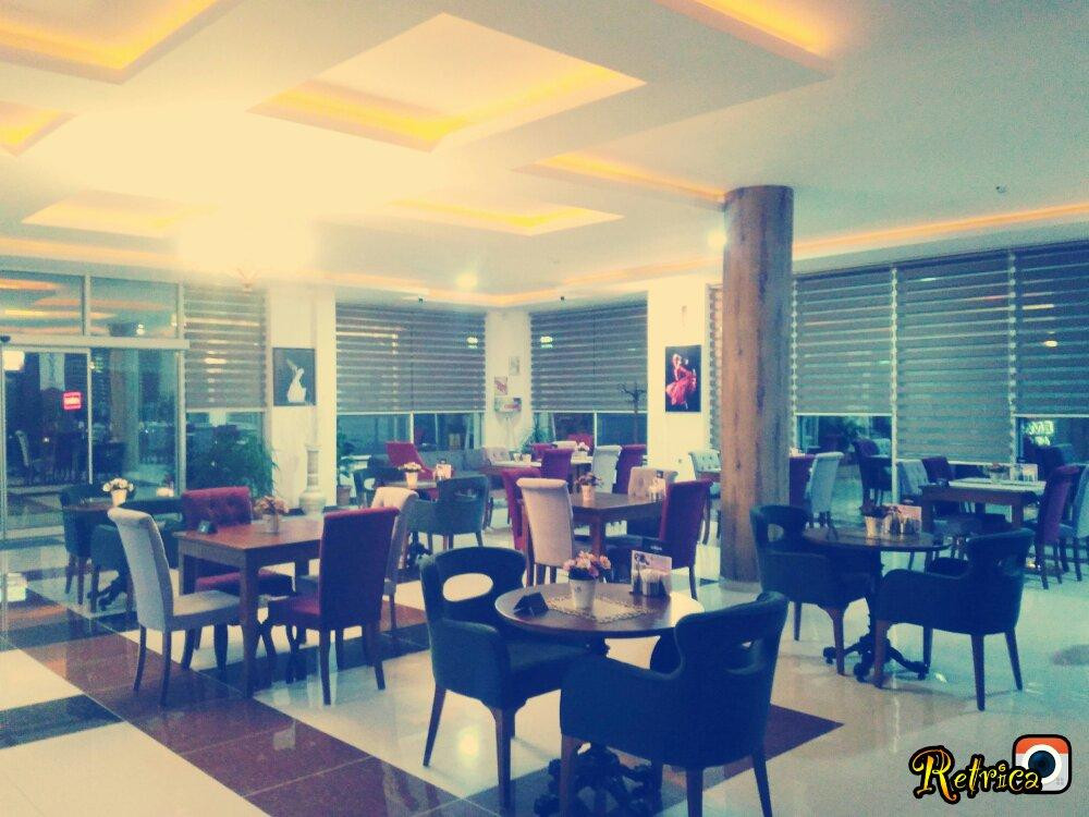 Gokcem Cafe & Bistro