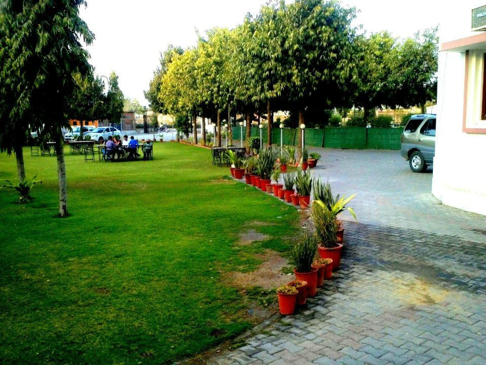 Amrapali Hotel主图