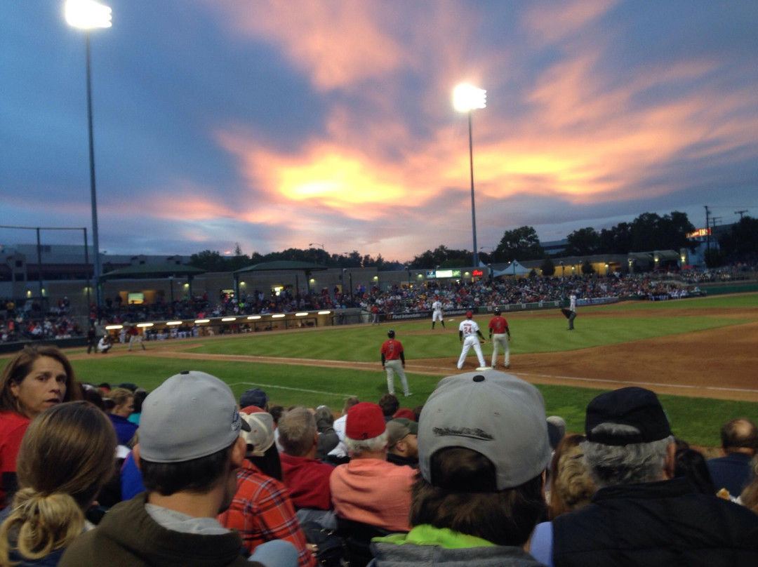 Dehler Park-比灵斯必去景点