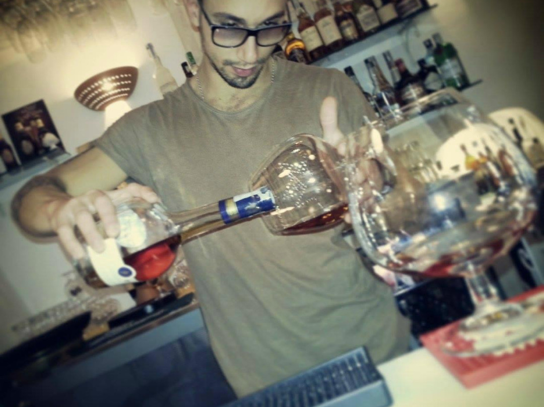 Chapeau Lounge Bar-奥斯图尼必去景点