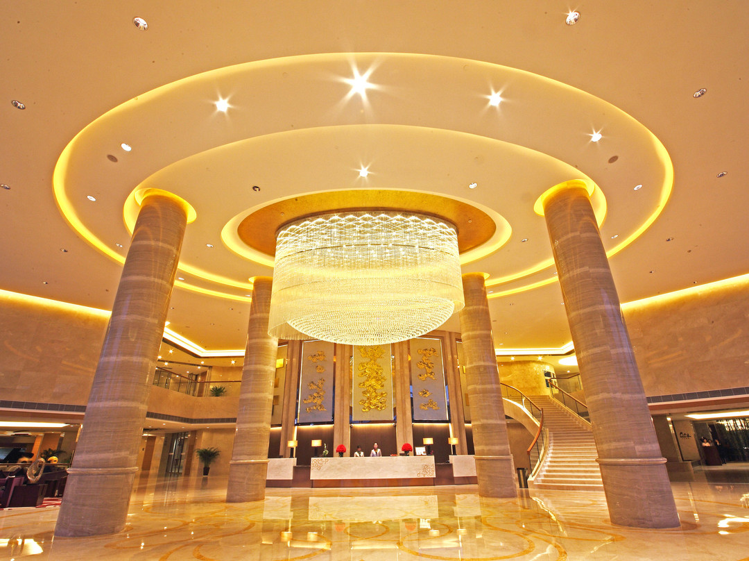 荣荣大酒店主图