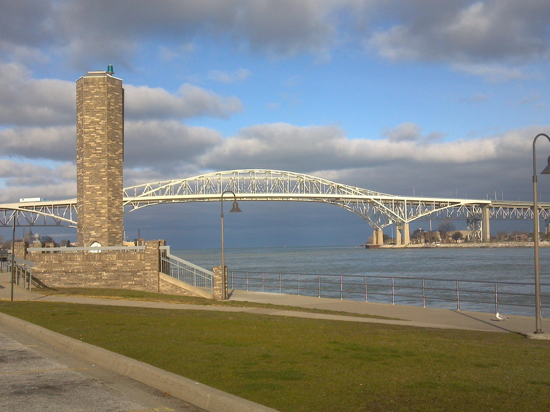 Blue Water Bridge-休伦港必去景点