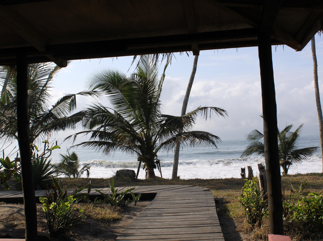 Akwidaa酒店住宿-Fantas Folly Beach Lodge