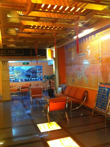 莫泰168(重庆上清寺牛角沱轻轨站店)主图