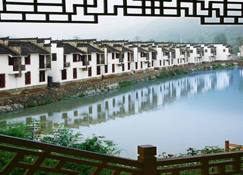 桃花潭畔森林温泉度假酒店主图