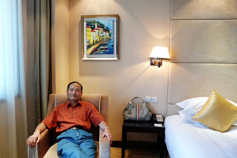 赐富中原国际大酒店主图