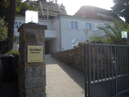 Garni Strasek-客卧