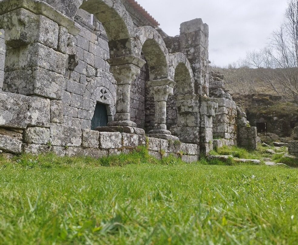 Mosteiro de Santa María das Júnias景点图片