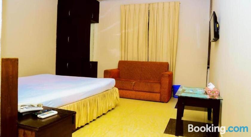 Royal Living Hotel & Suits主图