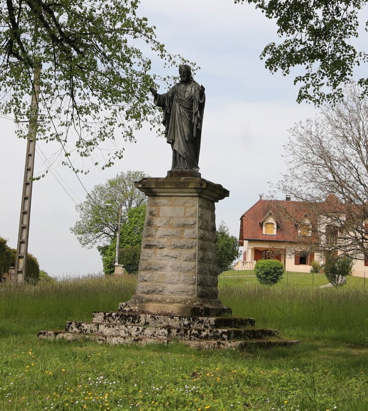 Statue Sacré-Cœur de Jésus à La Marre-La Marre必去景点