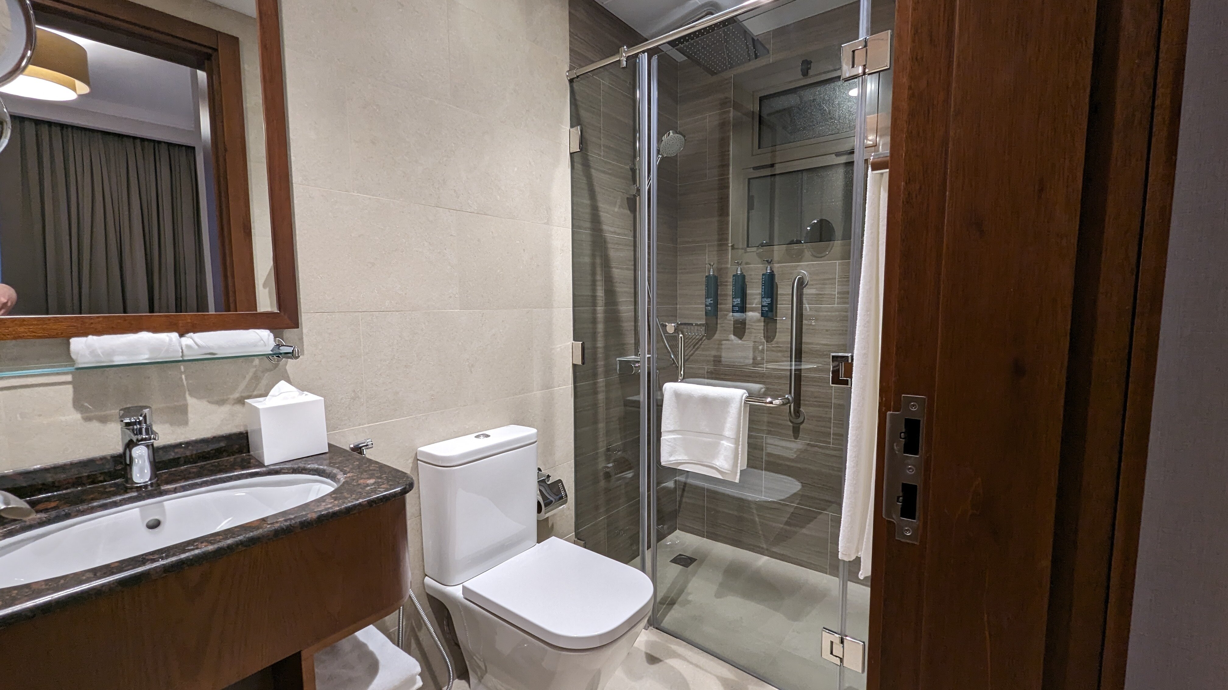 DoubleTree by Hilton Muscat Qurum-浴室
