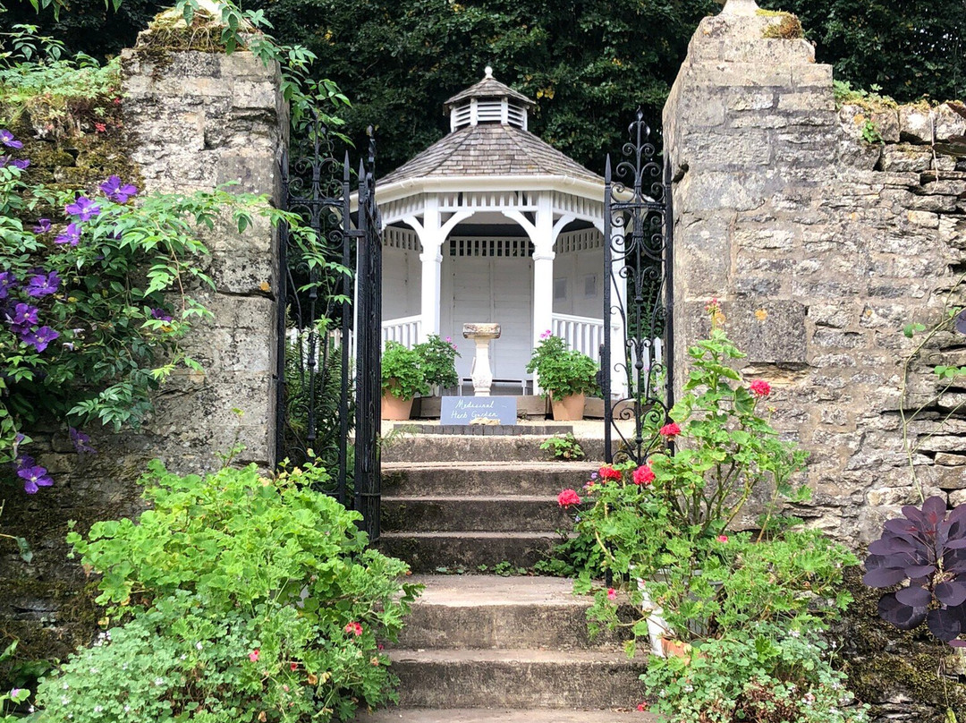 Cerney House Gardens景点图片