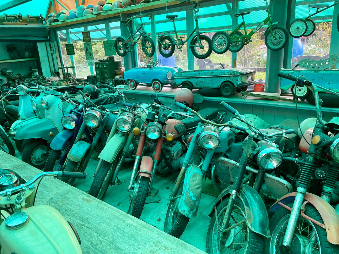 Museum Of Retro Technology Old Garage景点图片