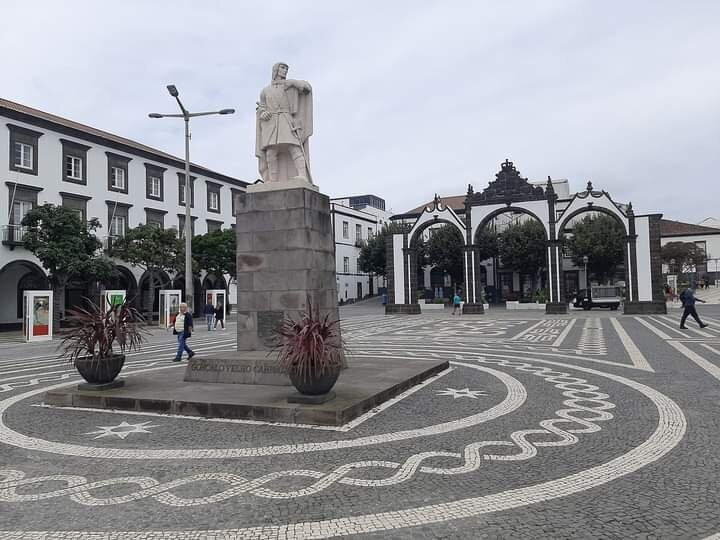 Estatua Goncalo Velho Cabral-蓬塔德尔加达必去景点
