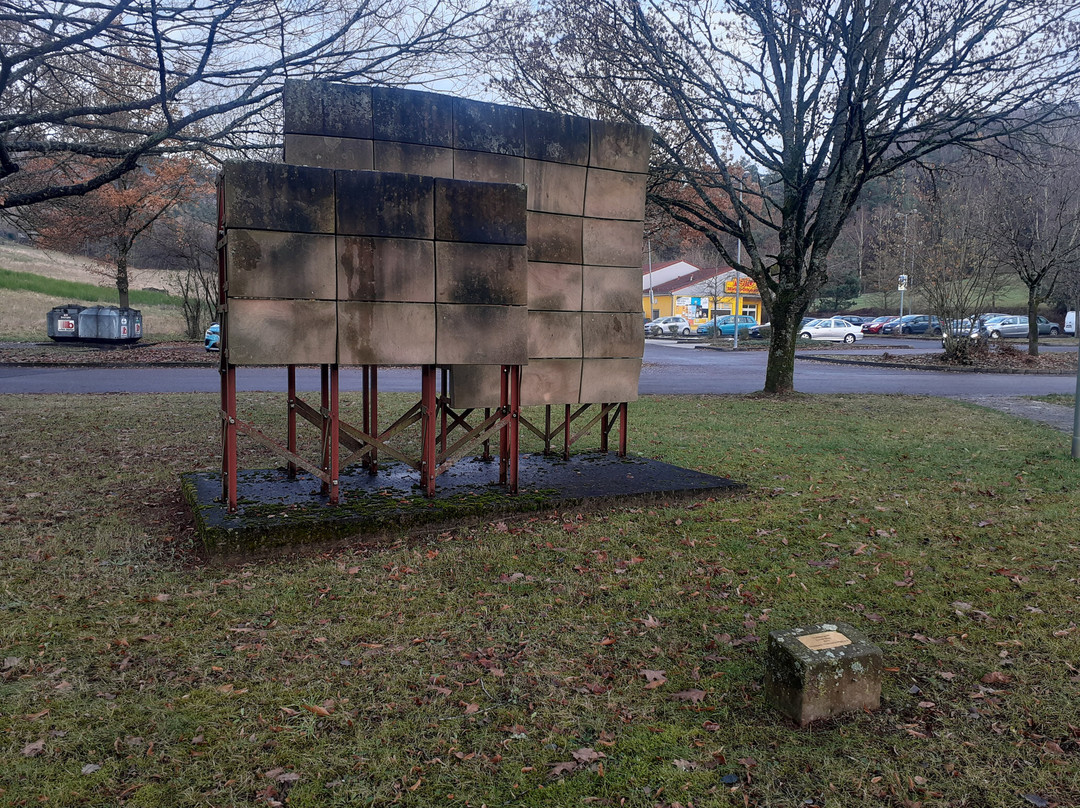 Skulptur "Schleierwerk"-Bann必去景点