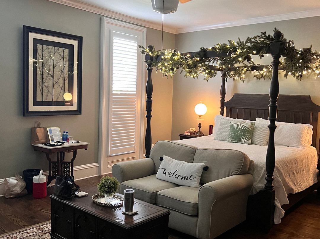 Belle Louise Historic Bed & Breakfast主图