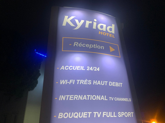 基里亚德蒙佩里尔苏德拉特酒店