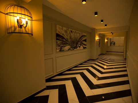 MPLUS Cafe & Restaurant