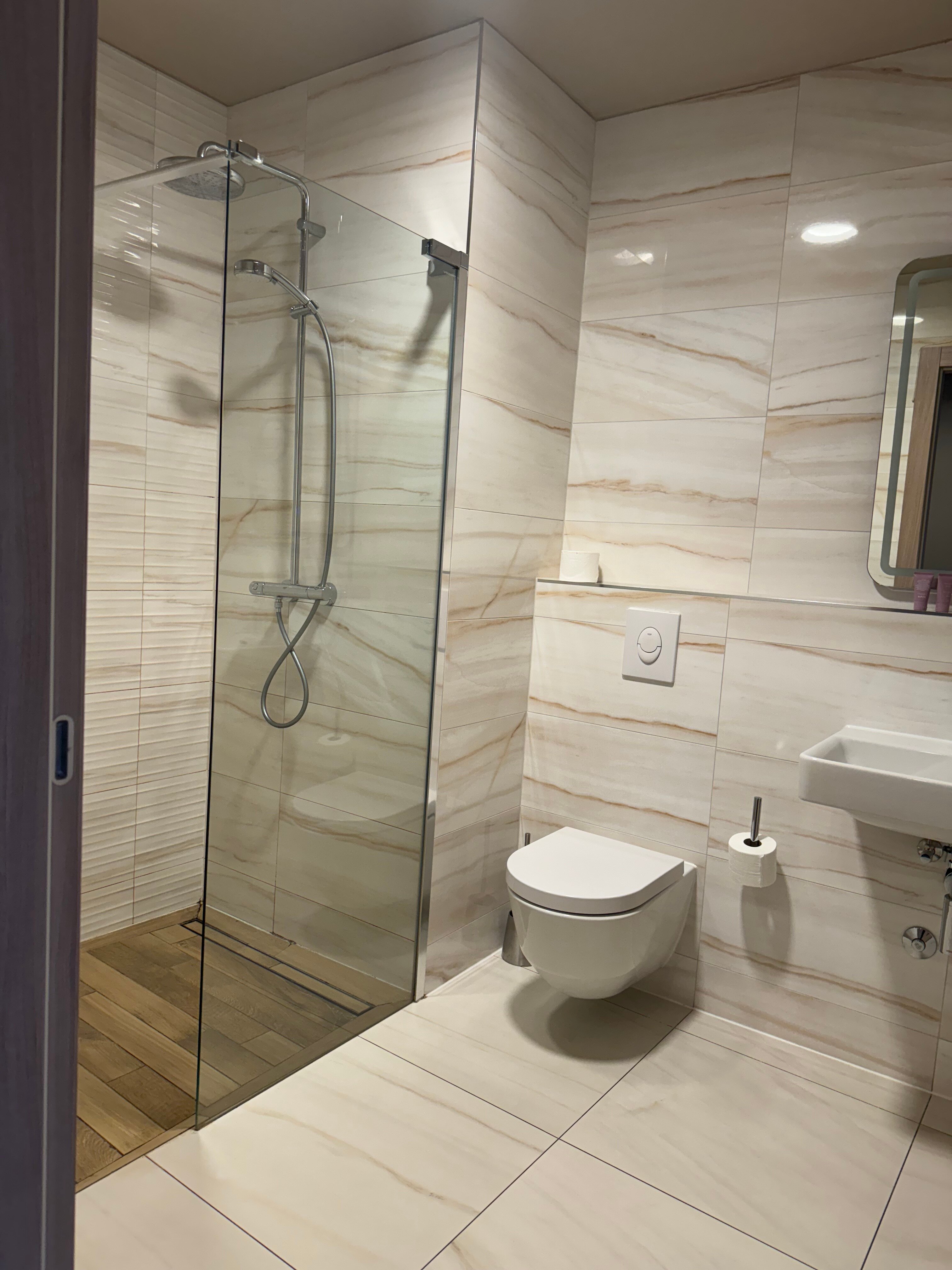 Priska Med Luxury Rooms-浴室