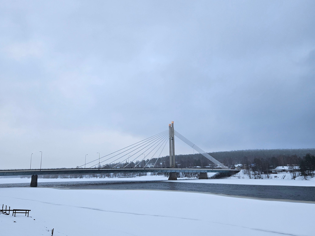 Lumberjack's Candle Bridge-罗瓦涅米必去景点