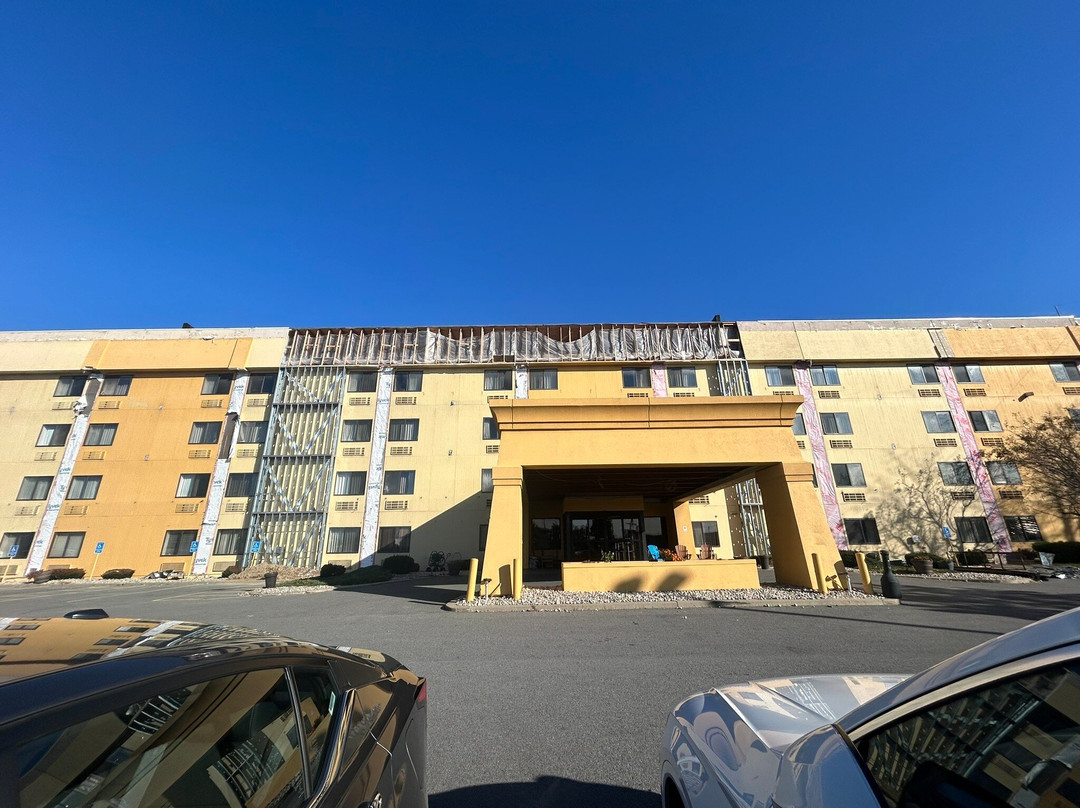 La Quinta Inn & Suites by Wyndham Plattsburgh主图