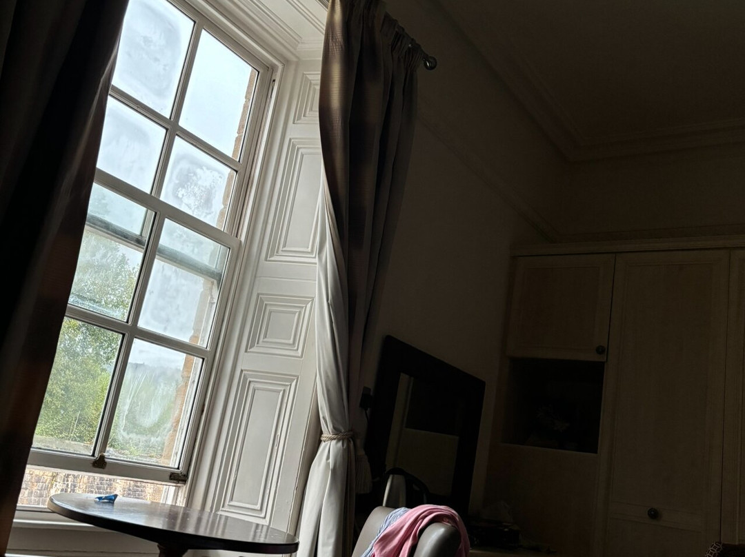 The Queen Hotel主图