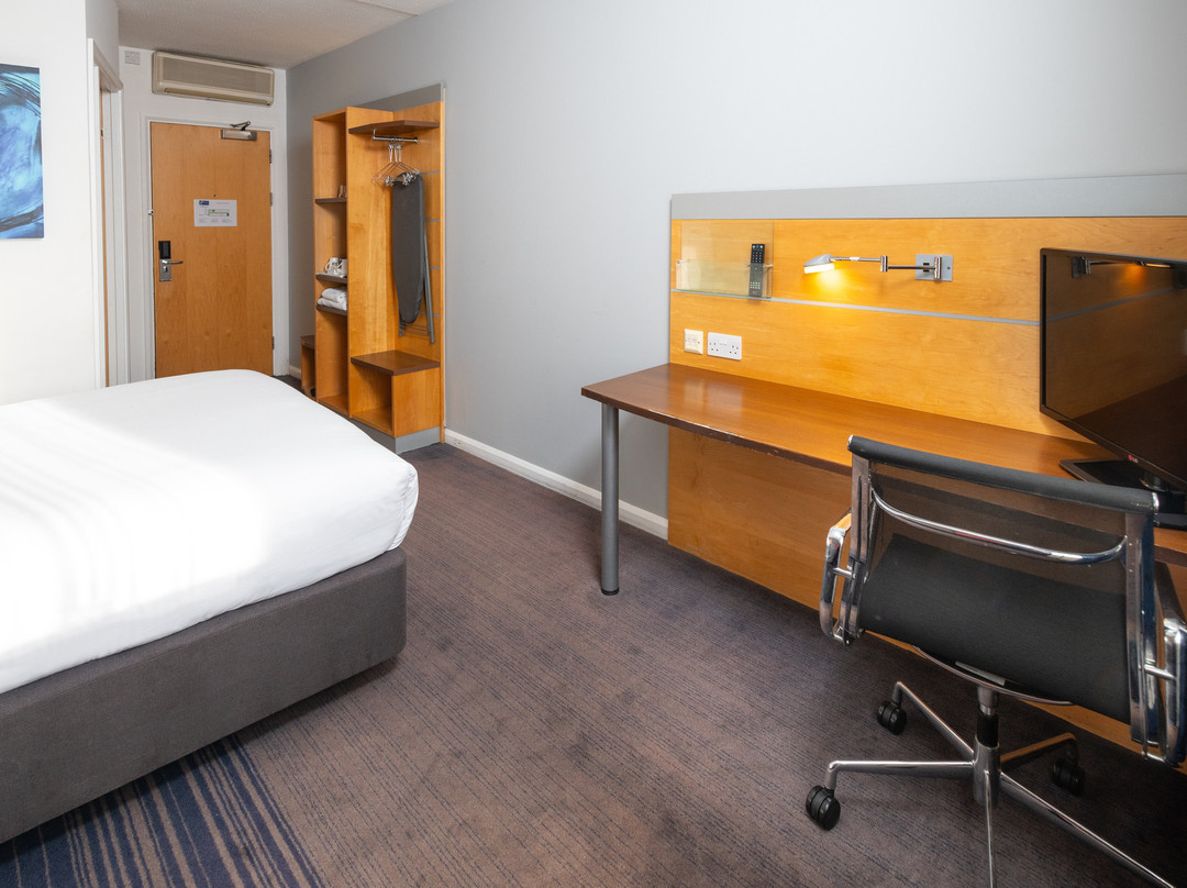 快捷假日斯蒂夫尼奇酒店主图