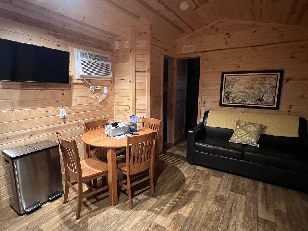 West Glacier Village主图