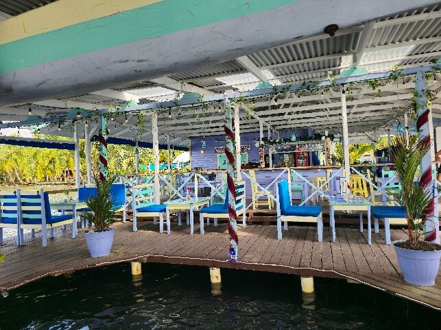 卡瑞恩岛度假酒店主图