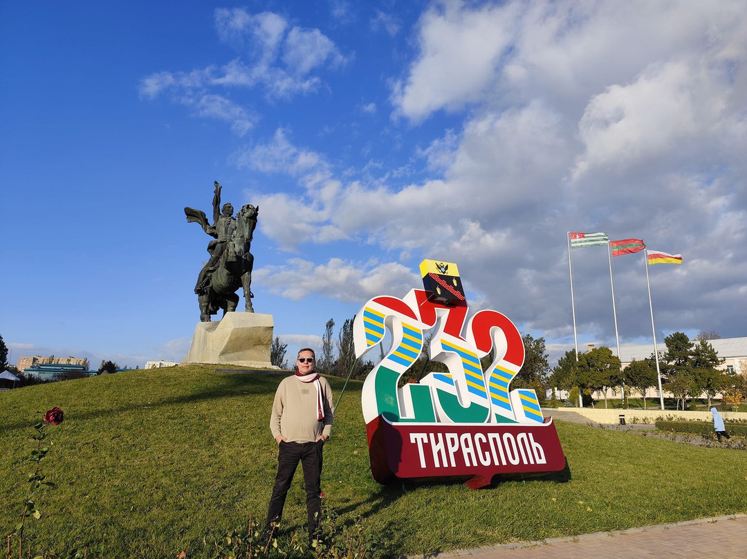 The Suvorov Monument-Tiraspol必去景点