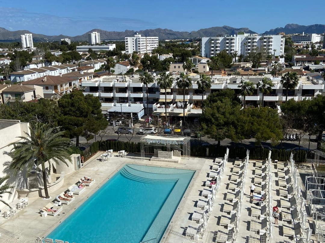 阿斯特里亚沙滩成人酒店主图