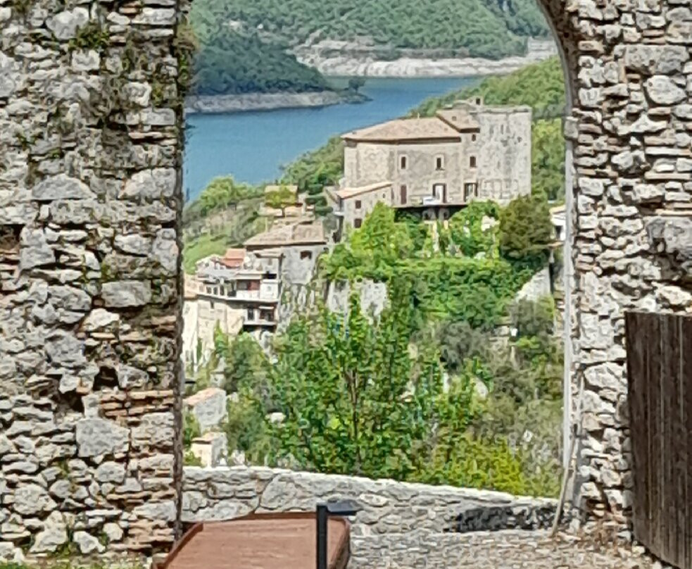 Borgo di Monte Antuni-Castel di Tora必去景点
