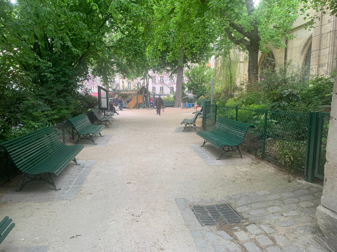 Square Saint Medard景点图片