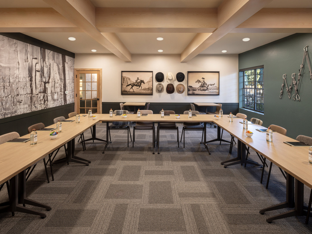 塞多纳利尔旅馆&套房酒店主图