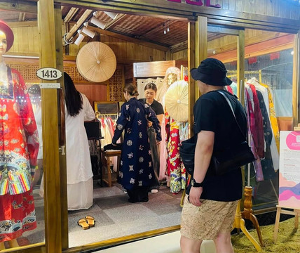 Tam Dai Cac - Vietnamese Traditional Costumes-Ngu Hanh Son必去景点