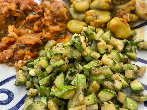 月亮与太阳庭院旅馆主图