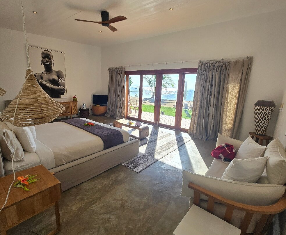 潮汐河段度假酒店主图