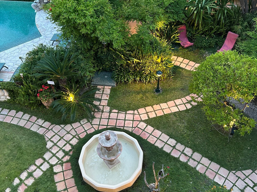 圣瓦雷里酒店主图