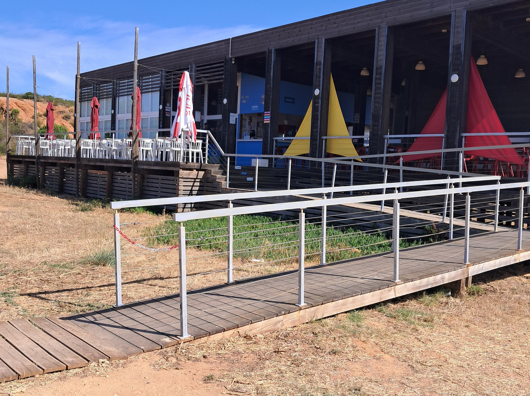 Praia dos Tomates-Olhos de Agua必去景点