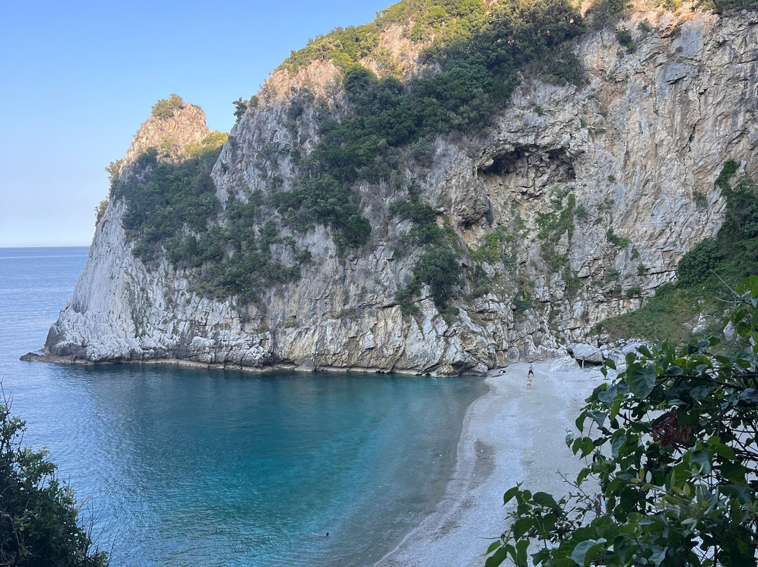 Fakistra Beach-Mouresi必去景点