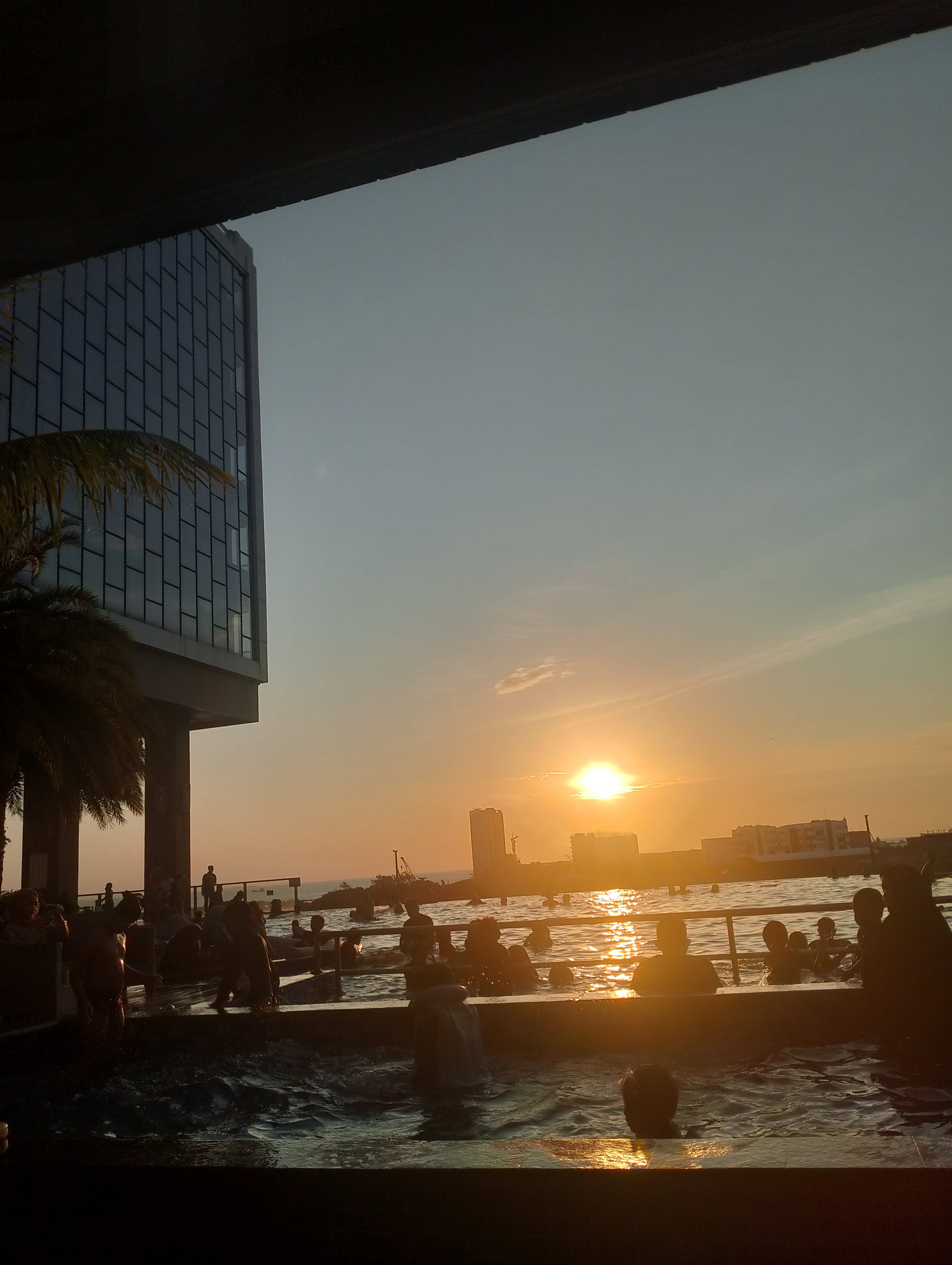 The Rinra Makassar-官方