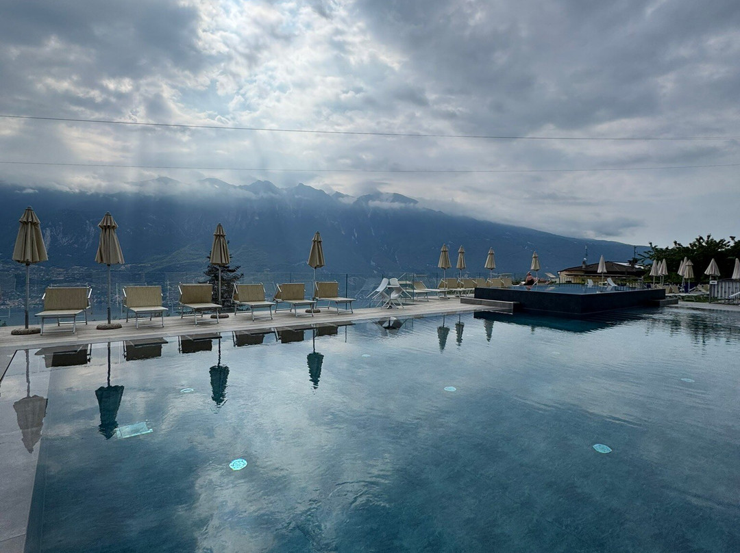 Village Hotel Lucia主图