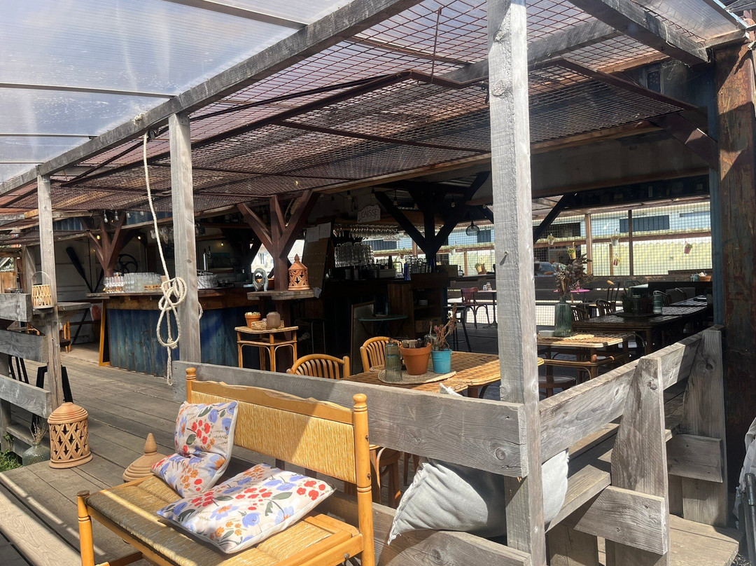 Belle Amie, Petite Sœur