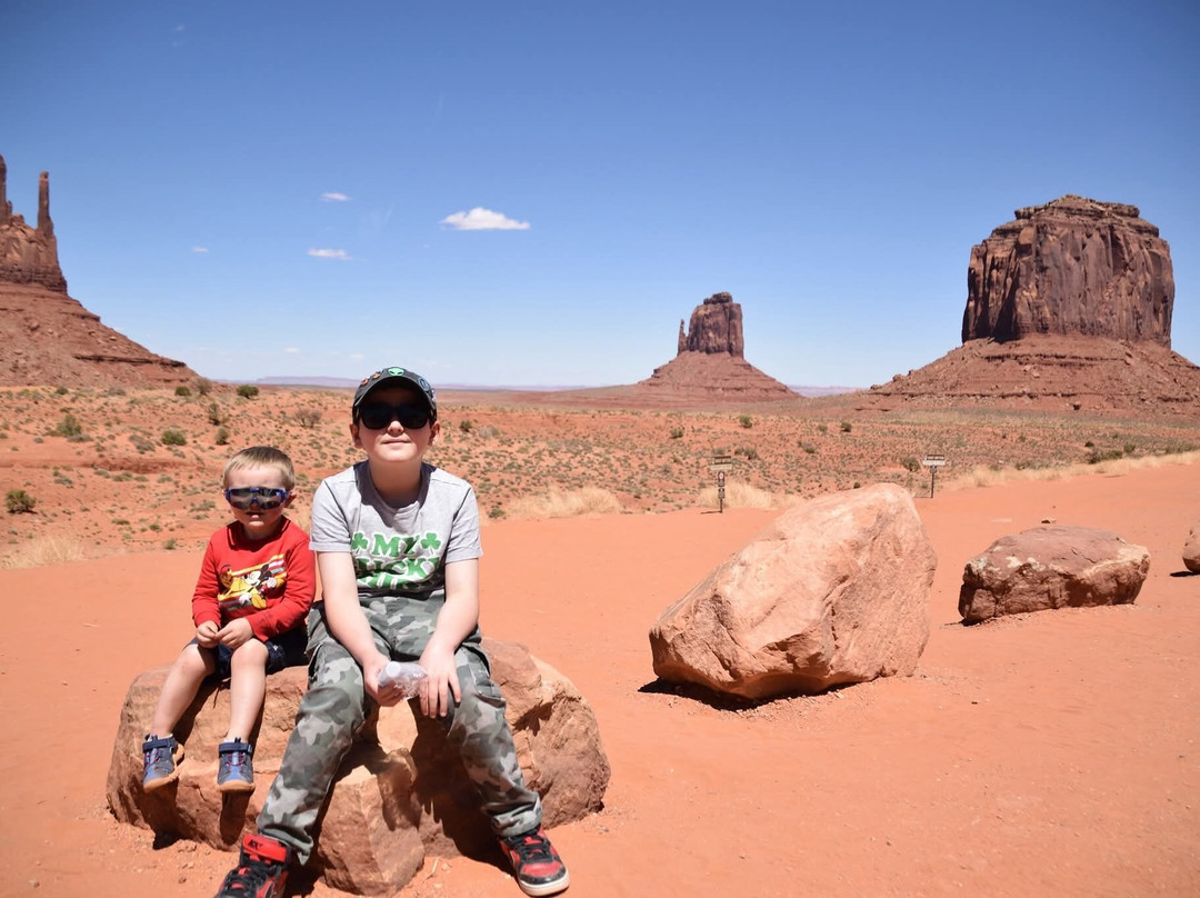 Navajo Jeep Tours-纪念碑公园必去景点