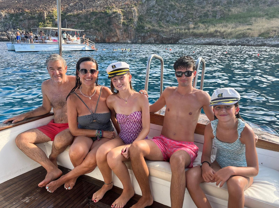 Zingaronboat-戈尔福海堡必去景点