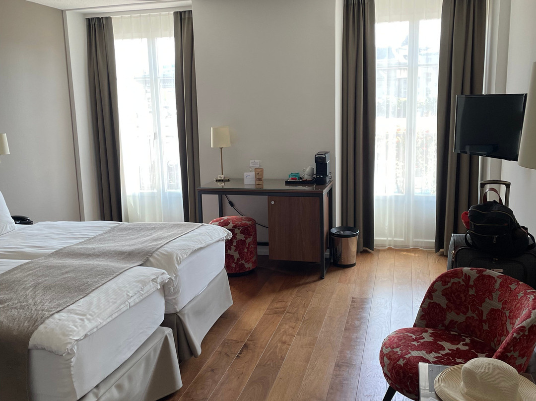 欧派斯酒店主图