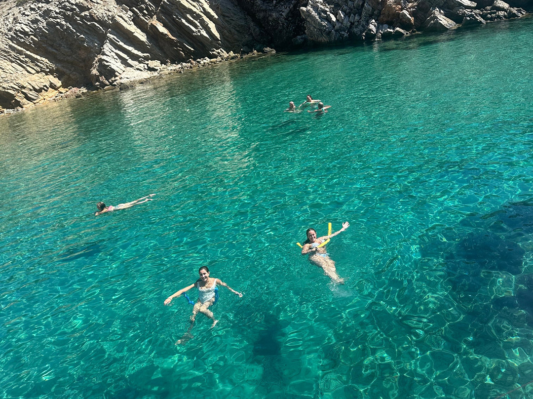 Regaki Boat Trips-帕罗奇亚必去景点