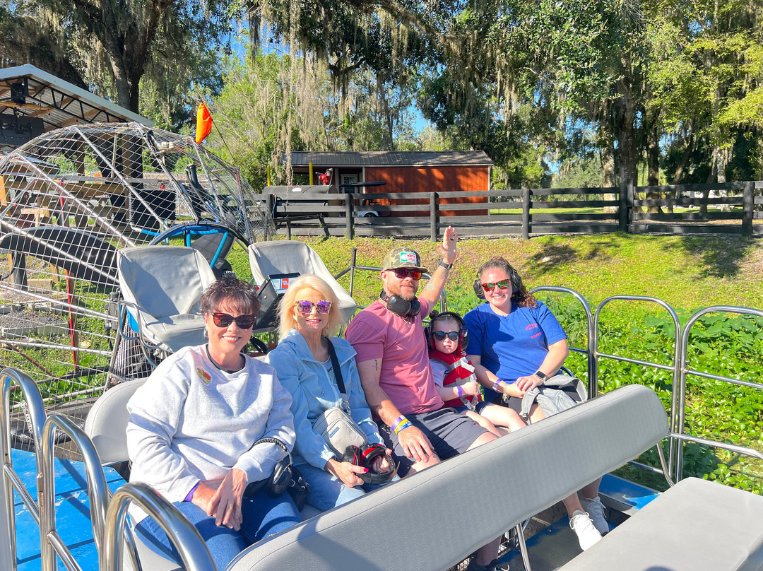 Tom and Jerry's Airboat Rides-Lake Panasoffkee必去景点