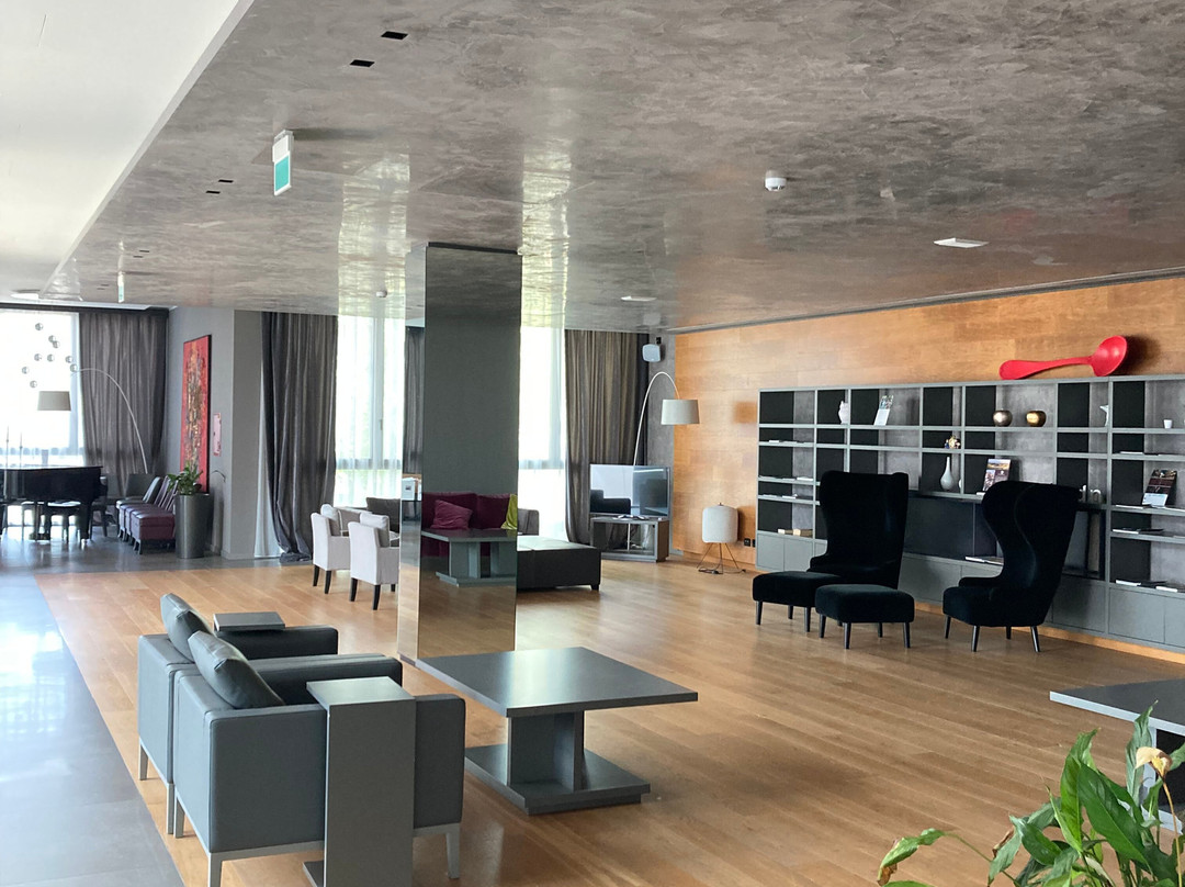 Link 124 Hotel主图