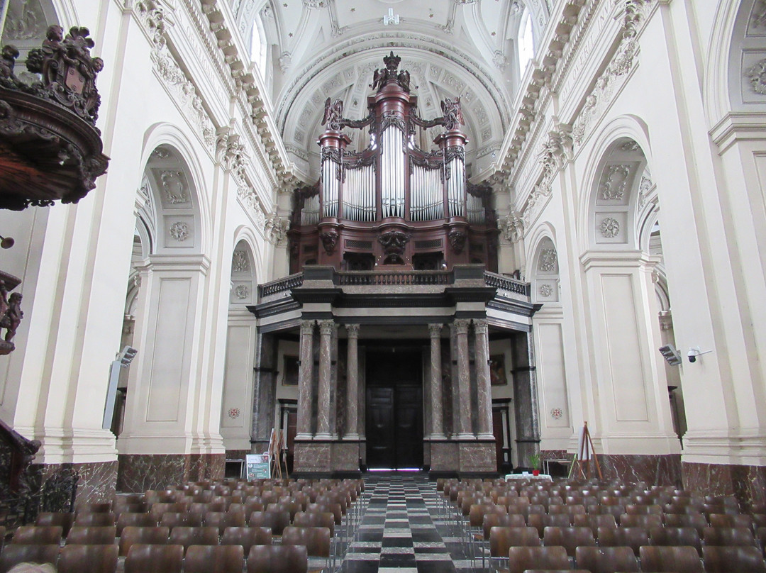 Cathedral de St-Aubain (St. Aubain Cathedral)-那慕尔必去景点